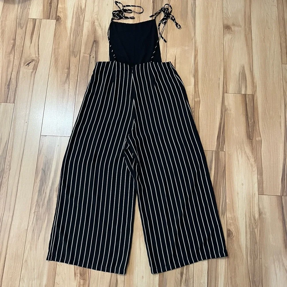 Forever 21 Women's Wide leg Jumpsuit Sz Medium Black & White Stripe Tie Shoulder